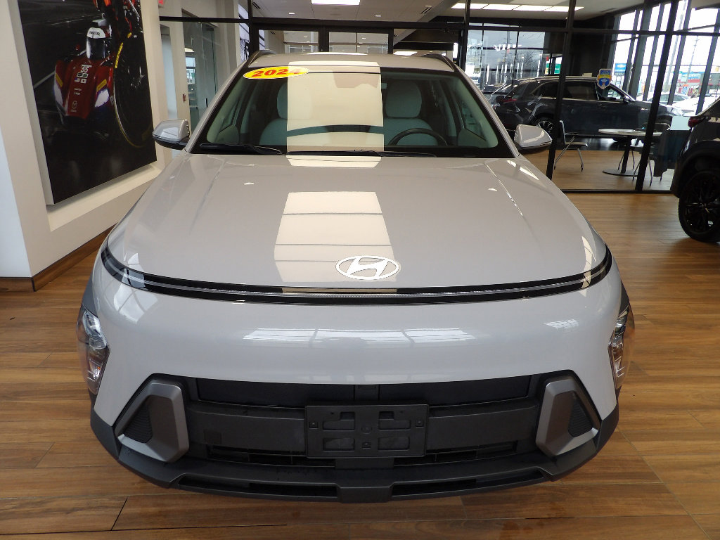Used 2024 Hyundai Kona SEL AWD/4WD image 2