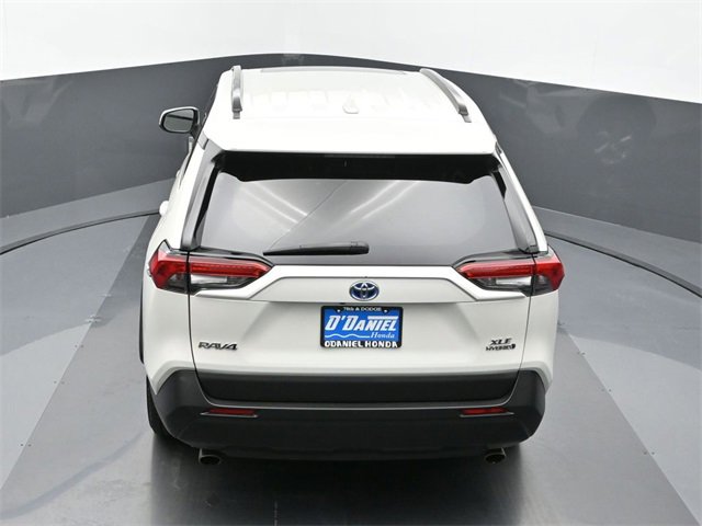 Used 2021 Toyota RAV4 XLE Premium image 16