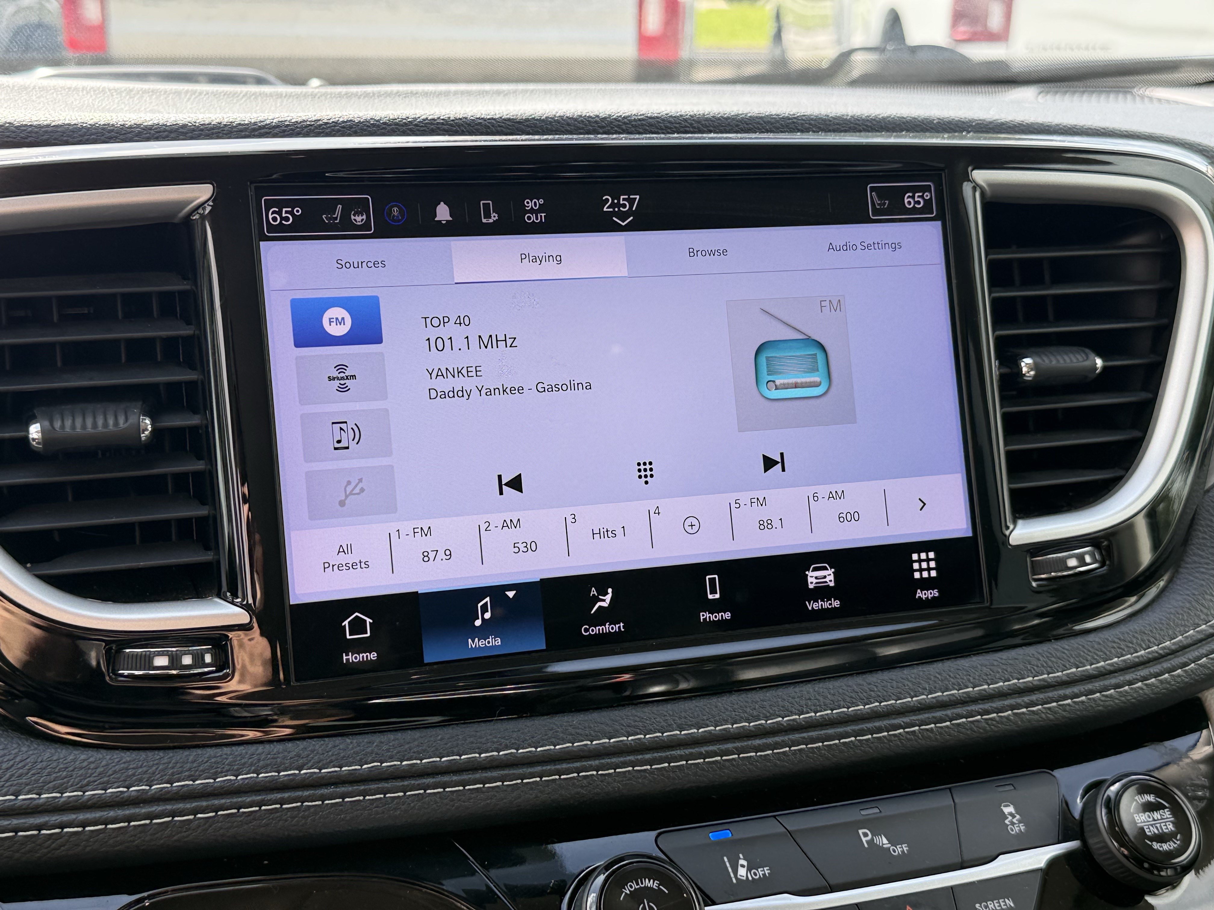 Used 2023 Chrysler Pacifica Touring-L FWD image 20