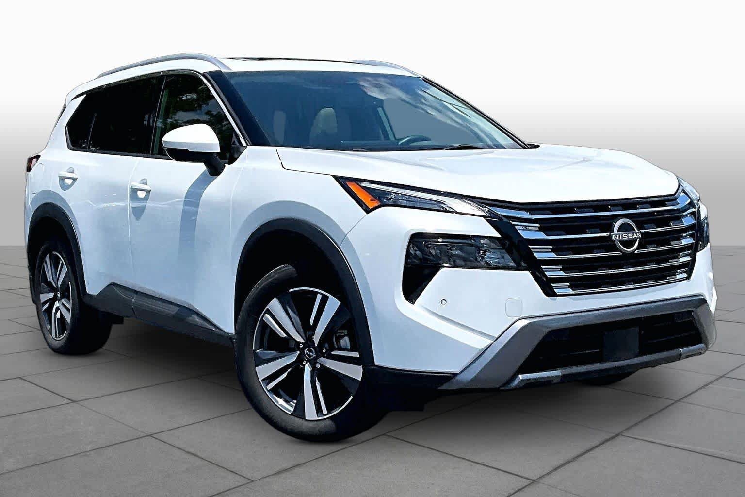 Used 2024 Nissan Rogue SL w/ SL Premium Package FWD image 3
