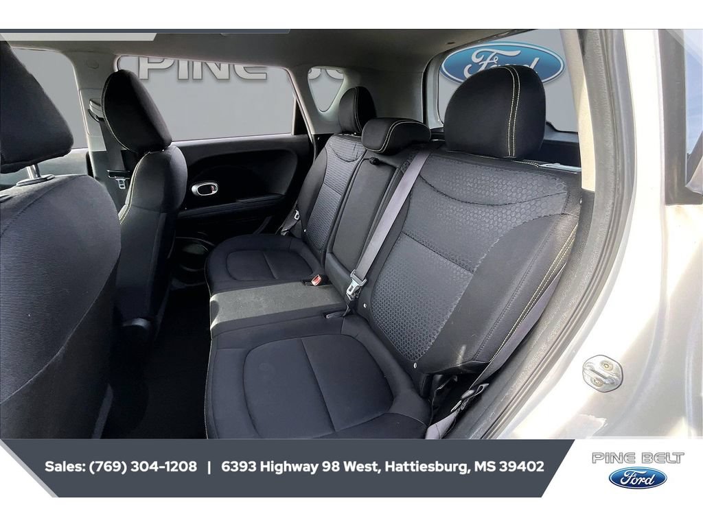 Used 2016 Kia Soul + FWD image 19