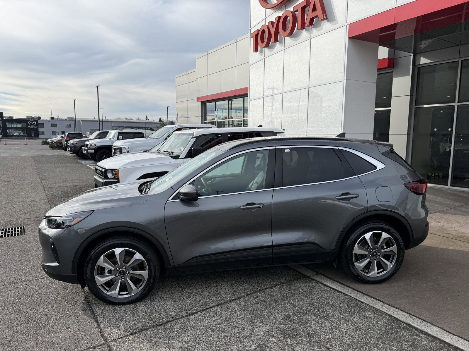 Used 2025 Ford Escape Platinum image 3