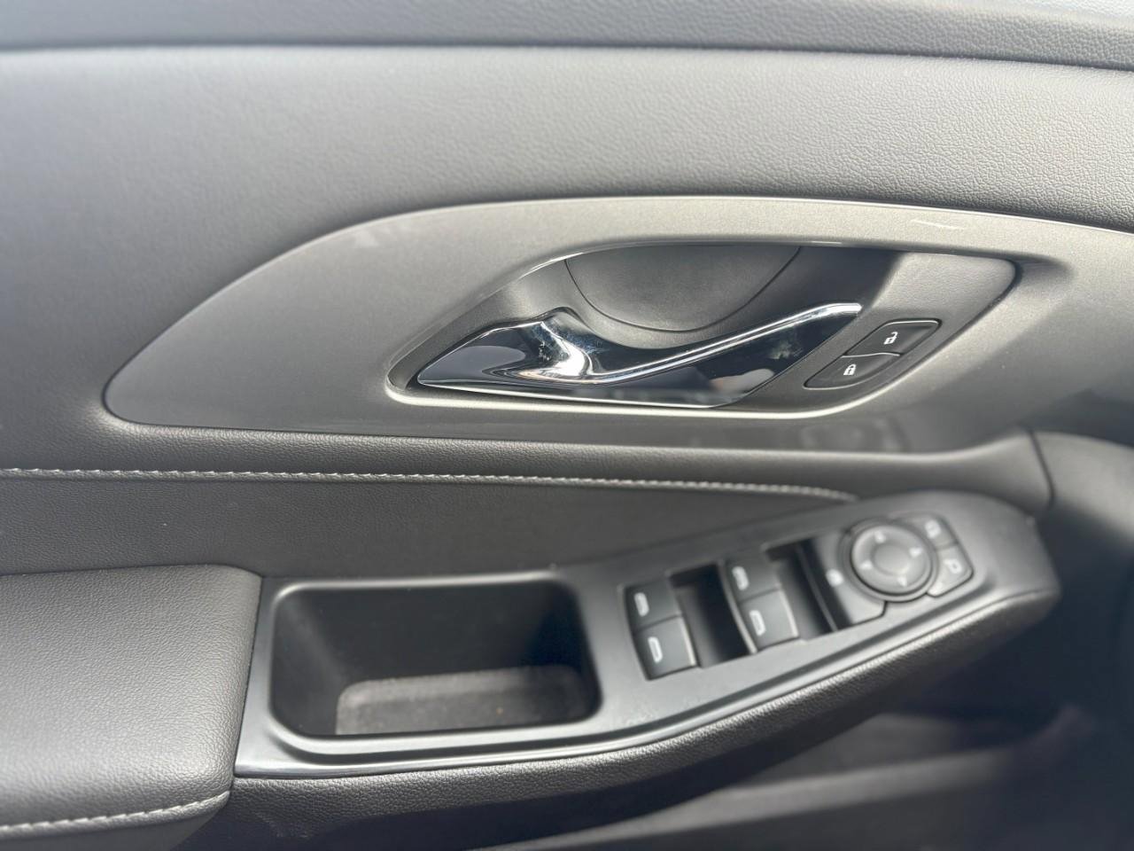 Used 2023 Chevrolet Traverse LT image 11