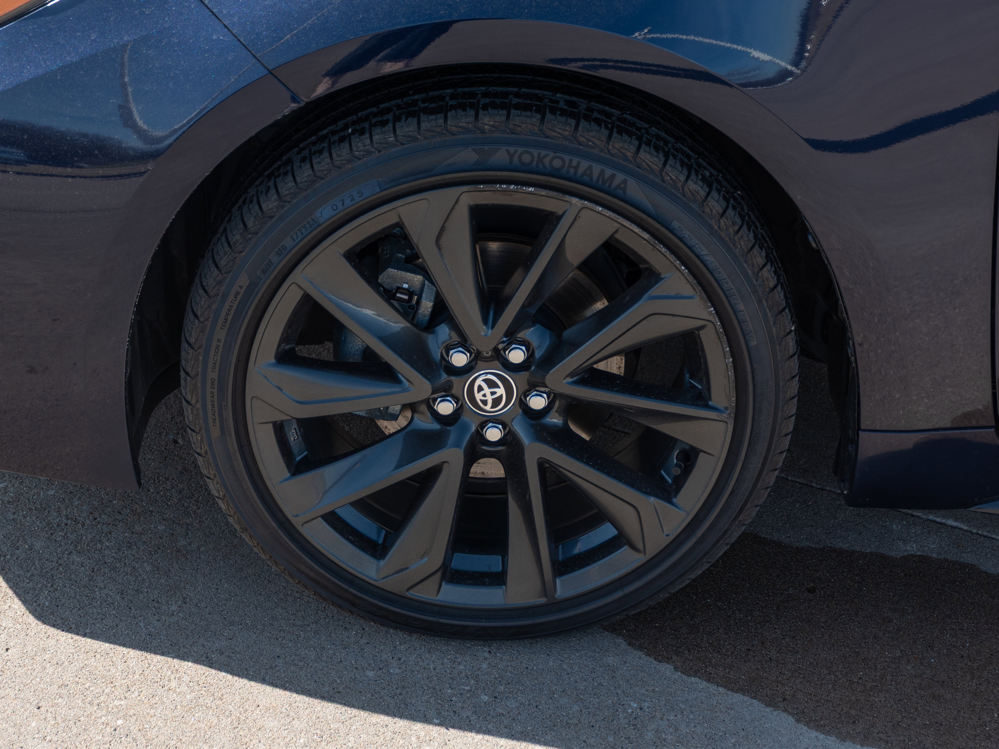 Used 2025 Toyota Corolla SE w/ SE Premium Package image 5