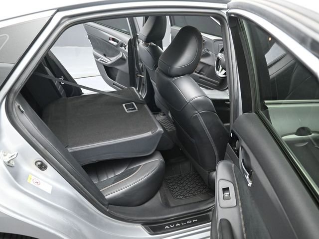 Used 2019 Toyota Avalon XSE FWD image 29