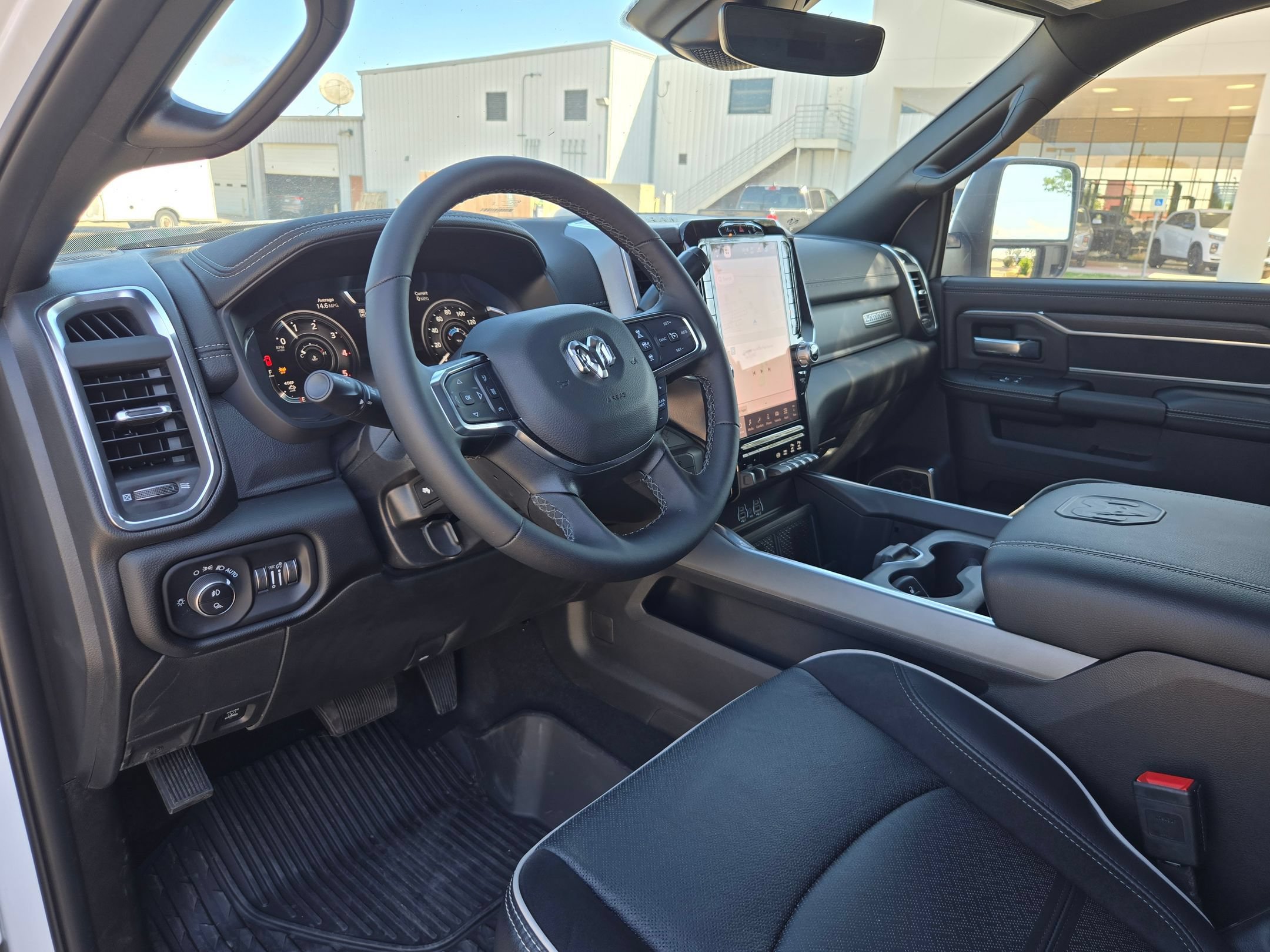 Used 2025 RAM 2500 Laramie AWD/4WD image 11
