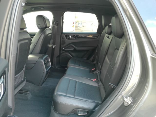 Used 2020 Porsche Cayenne AWD/4WD image 17