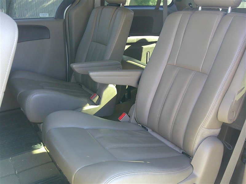 Used 2014 Chrysler Town & Country Touring image 15