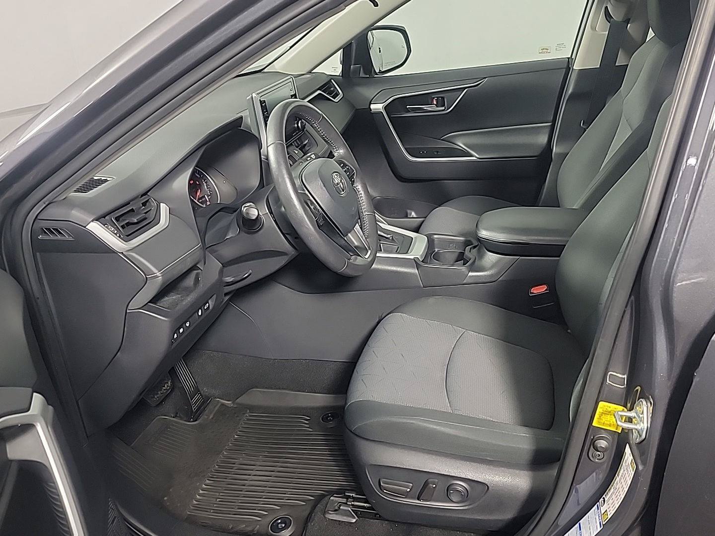 Used 2021 Toyota RAV4 XLE w/ Convenience Package AWD/4WD image 18