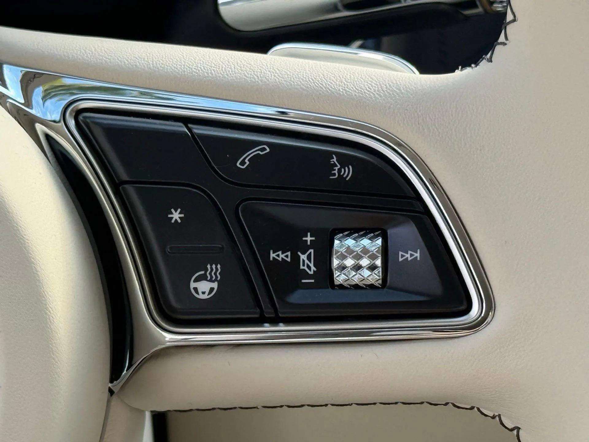 New 2026 Bentley Flying Spur Plug-In Hybrid AWD/4WD image 40