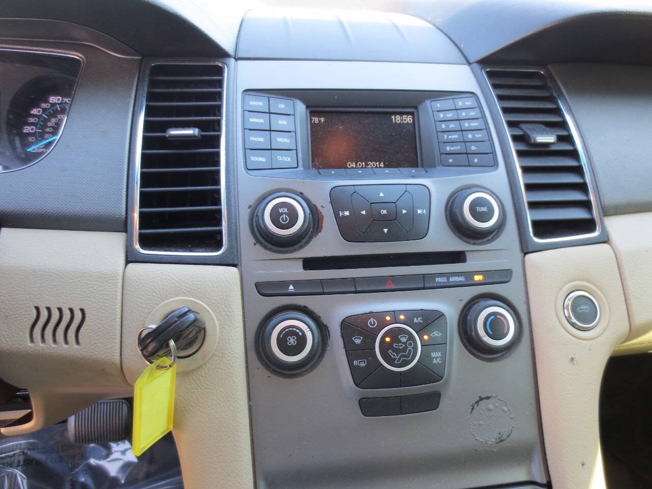 Used 2018 Ford Taurus SE FWD image 9