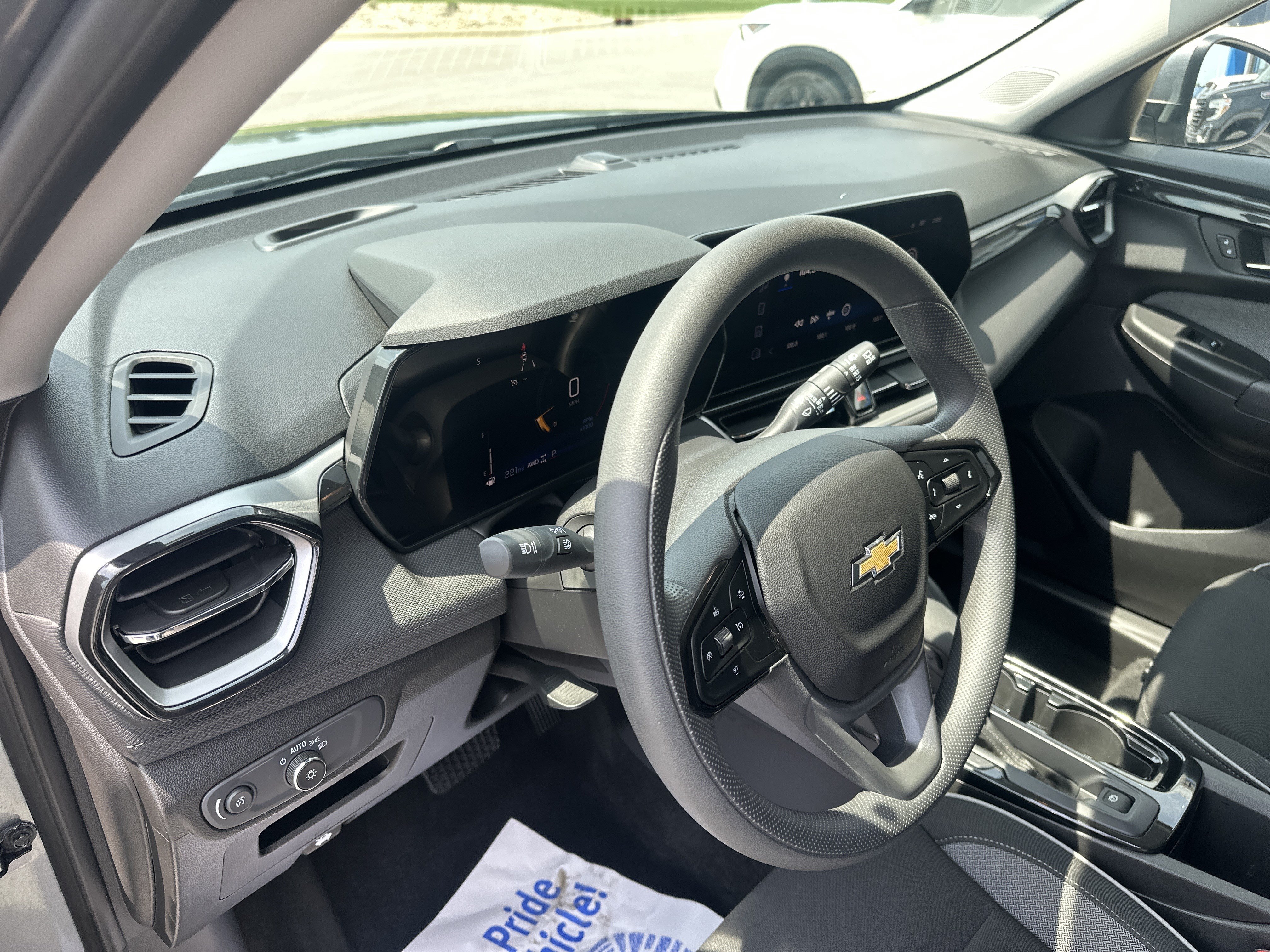 Used 2025 Chevrolet TrailBlazer LT AWD/4WD image 11