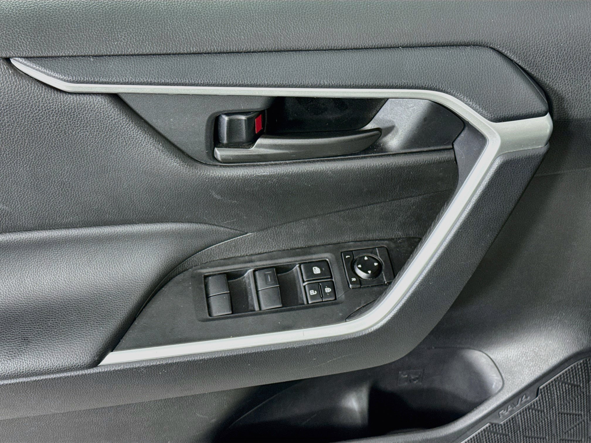 Certified 2025 Toyota RAV4 LE AWD/4WD image 17