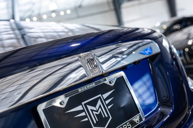 Used 2017 Rolls-Royce Wraith RWD image 18
