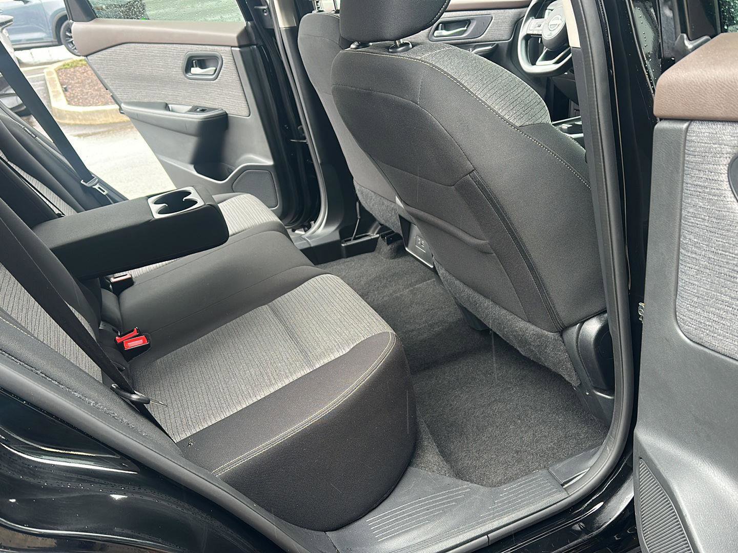 Used 2023 Nissan Rogue SV FWD image 15