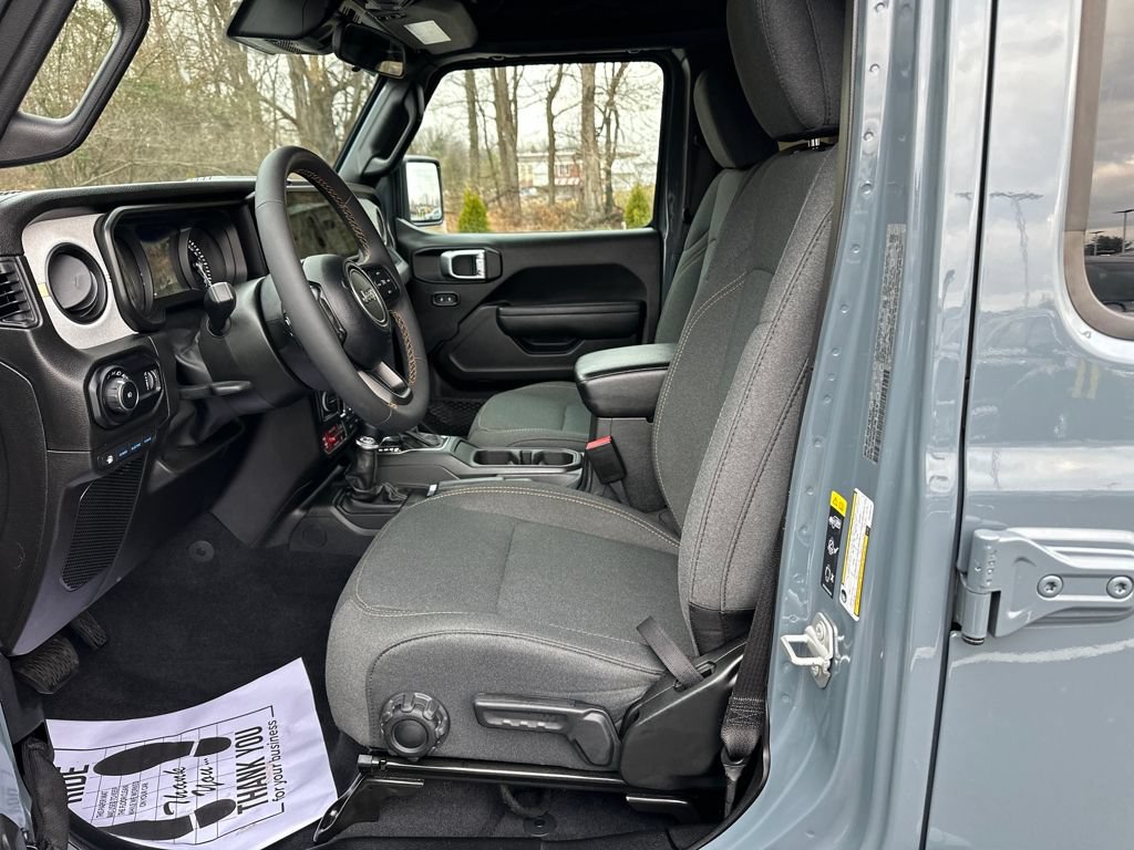 Used 2024 Jeep Wrangler Unlimited AWD/4WD image 9