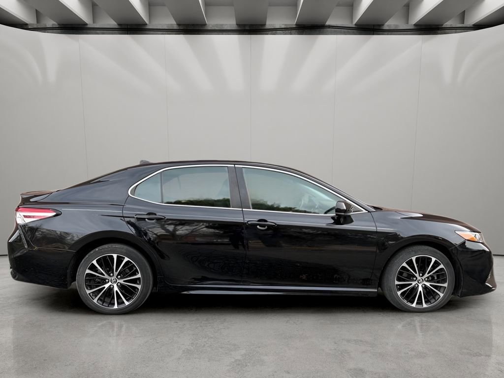 Used 2019 Toyota Camry SE image 6
