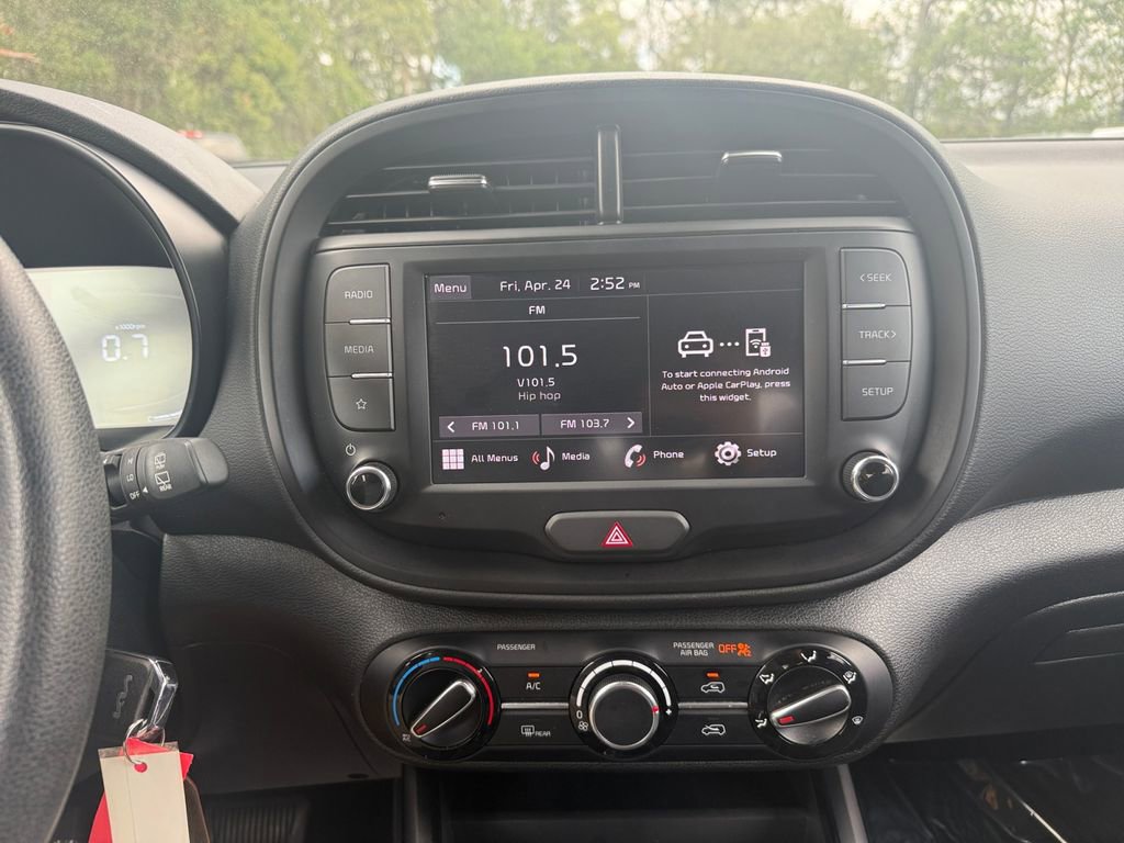 Used 2025 Kia Soul LX w/ LX Technology Package FWD image 21