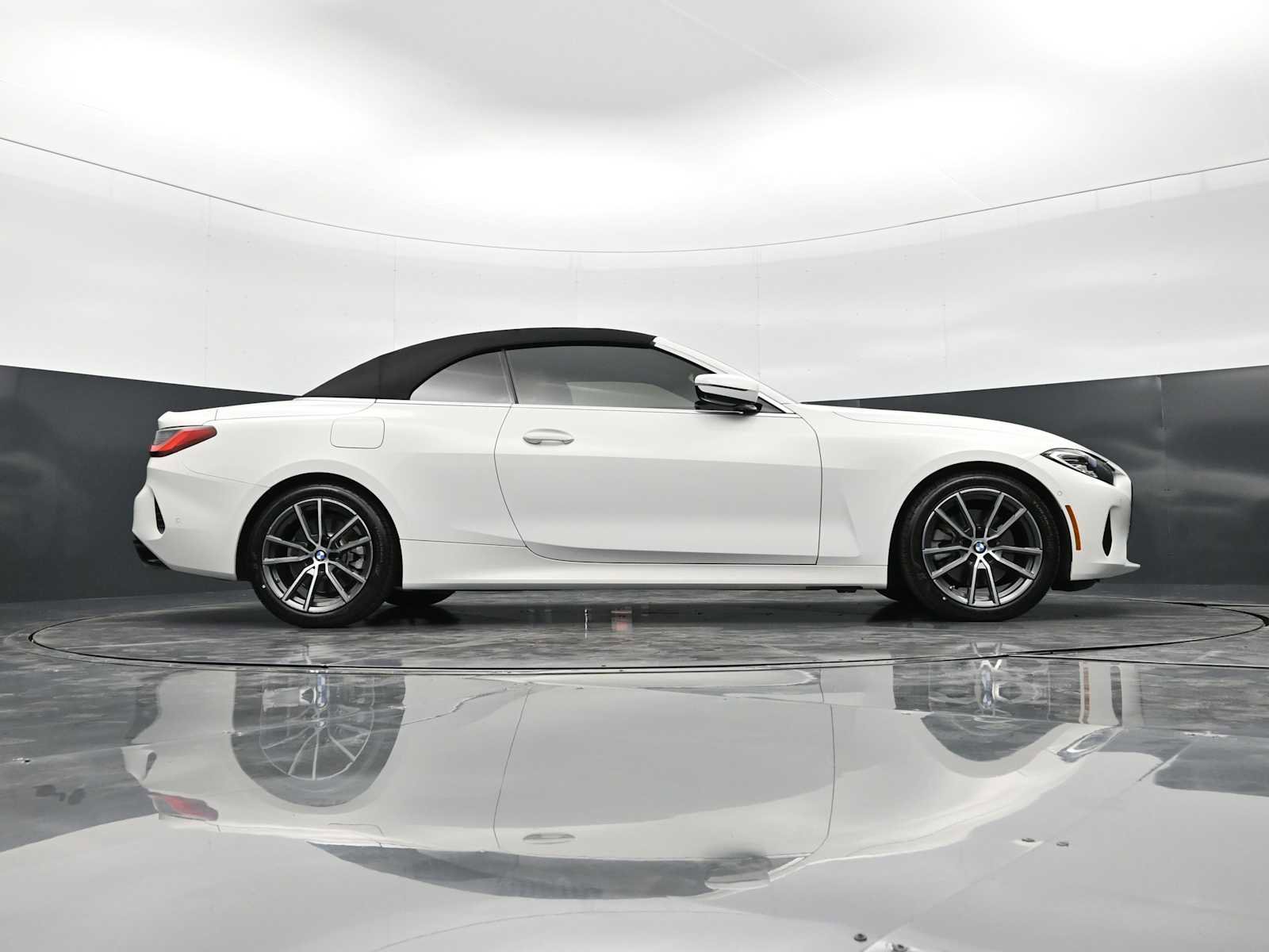 Used 2024 BMW 430i Convertible w/ Premium Package image 26