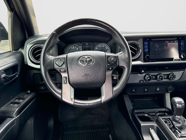 Used 2016 Toyota Tacoma TRD Sport w/ Towing Package RWD image 18