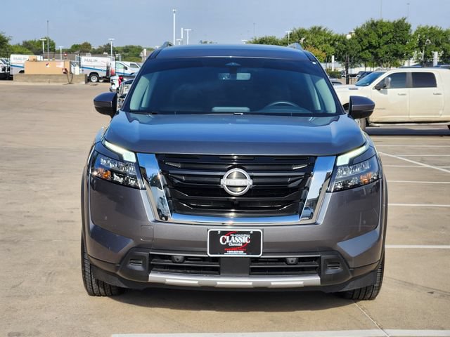 Used 2025 Nissan Pathfinder SL FWD image 11