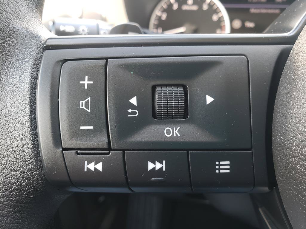 Used 2025 Nissan Pathfinder S image 22