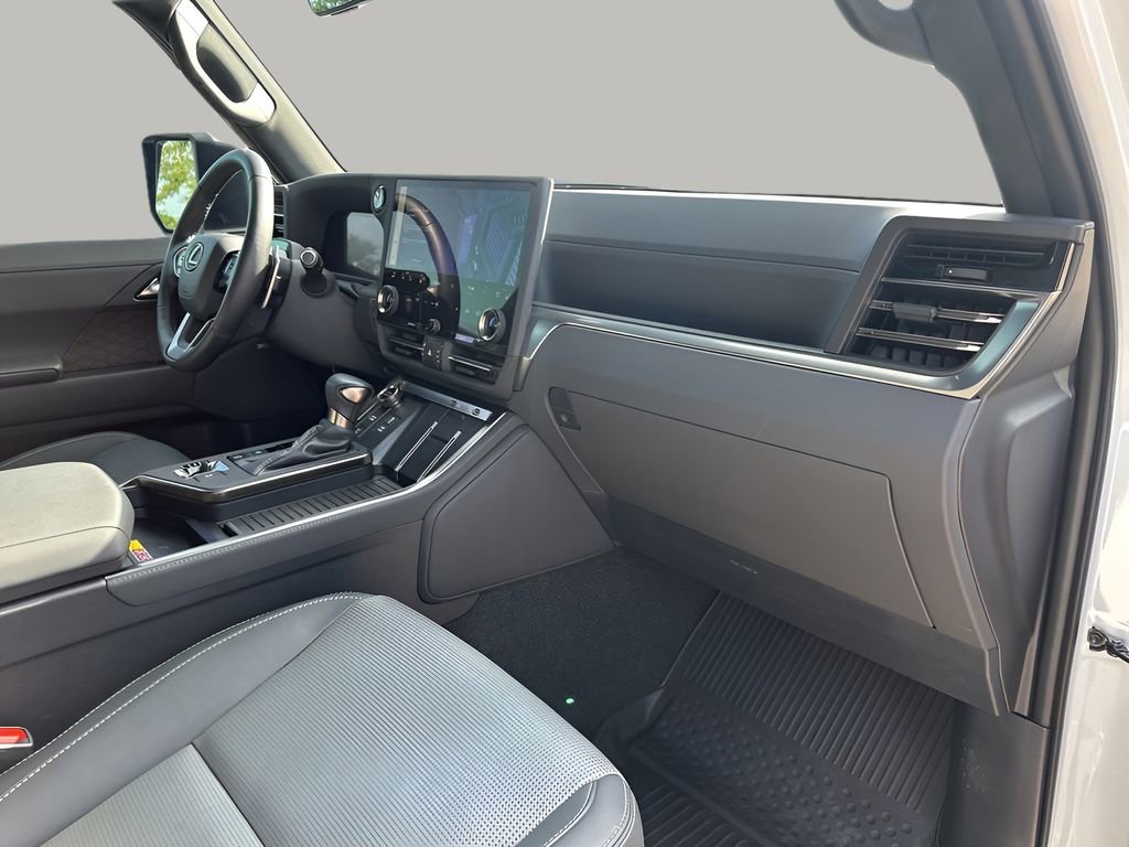 Used 2024 Lexus GX 550 w/ Accessory Package (Z1) AWD/4WD image 12