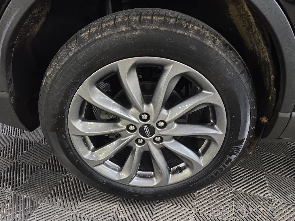 Used 2021 Lincoln Corsair AWD w/ Premium Package image 17
