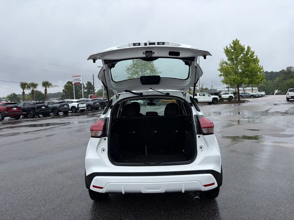 Used 2021 Nissan Kicks SV w/ Exterior Package FWD image 5