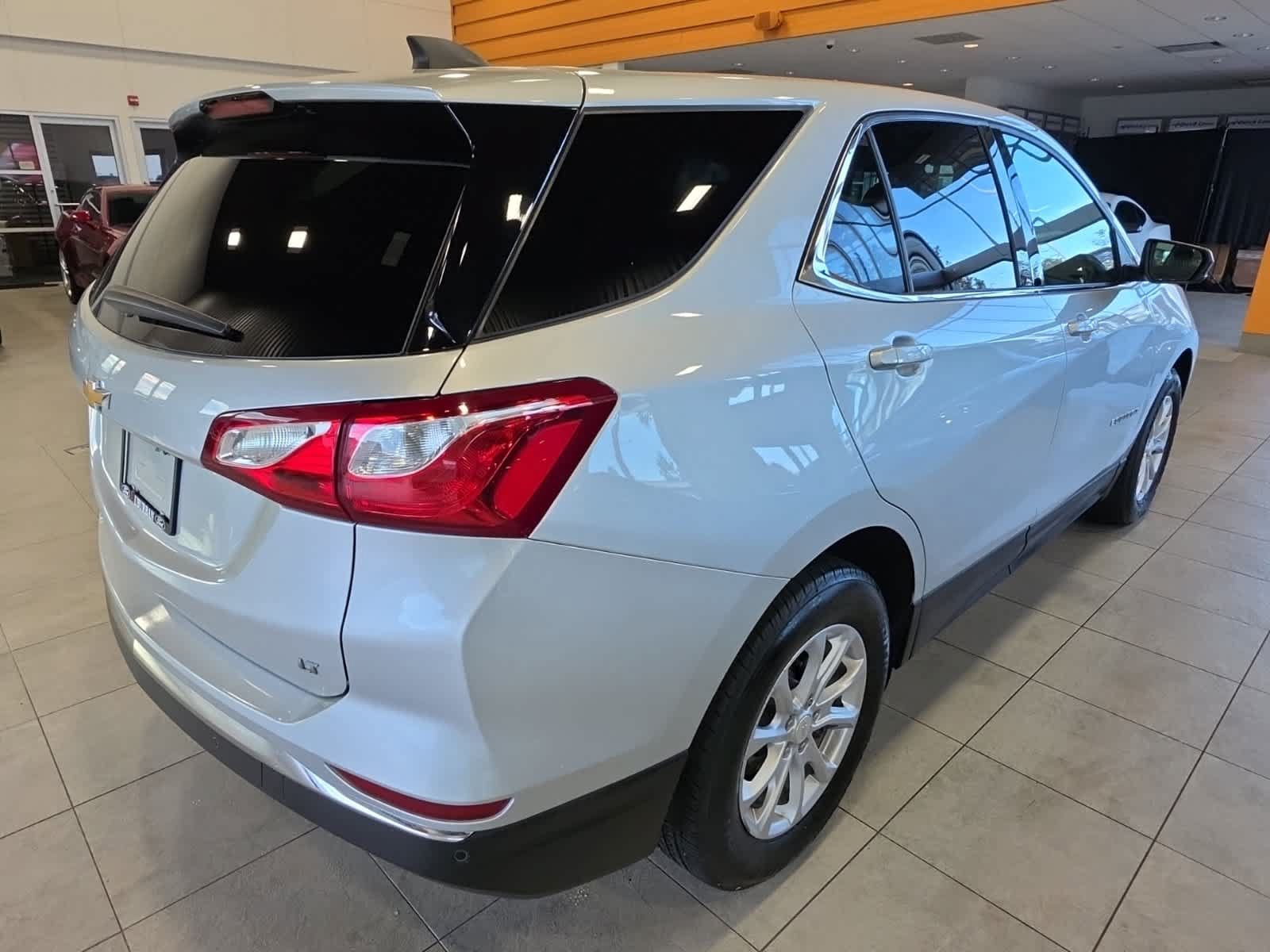 Used 2020 Chevrolet Equinox LT w/ Driver Convenience Package FWD image 7