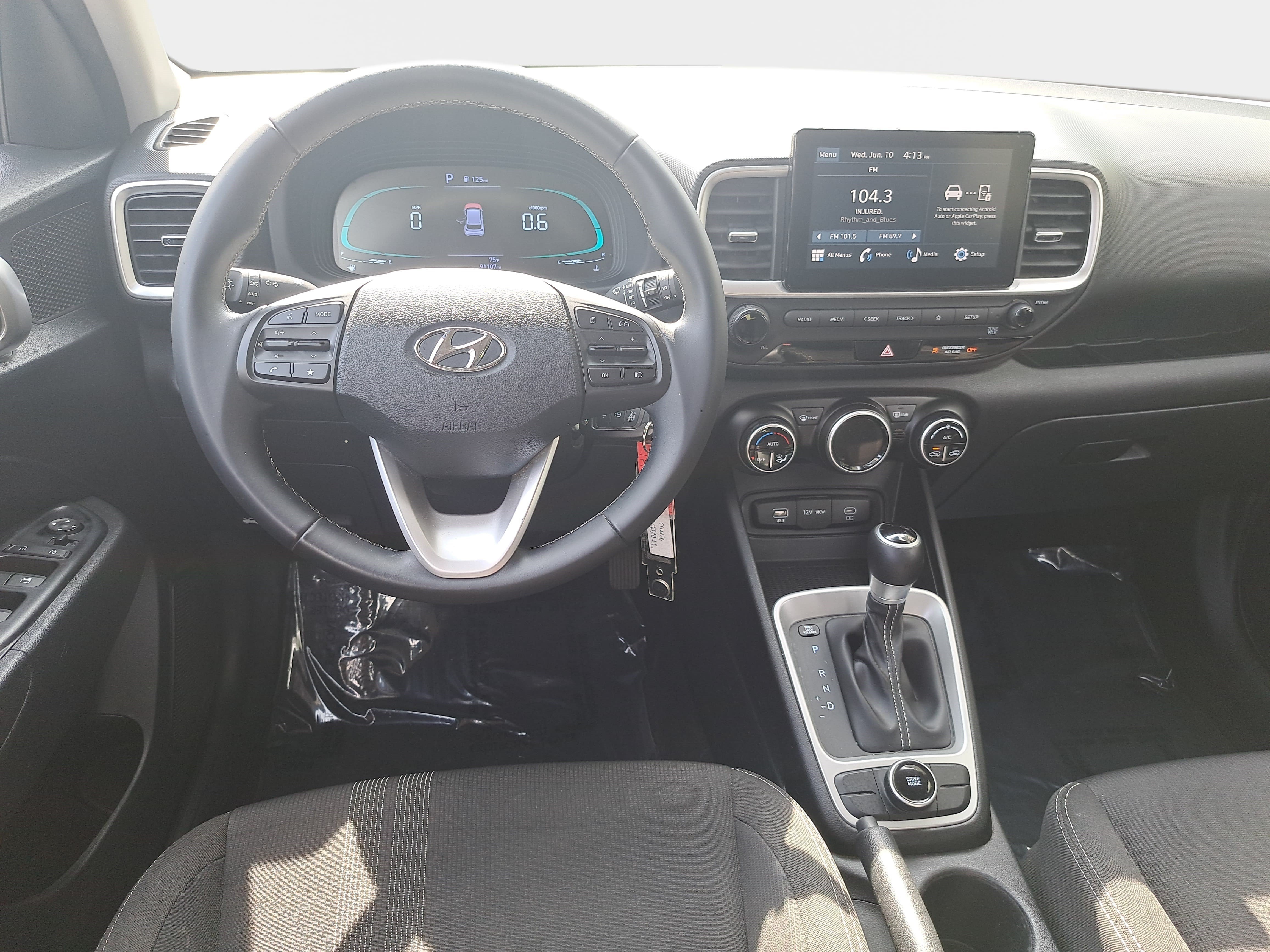 Used 2023 Hyundai Venue SEL FWD image 15