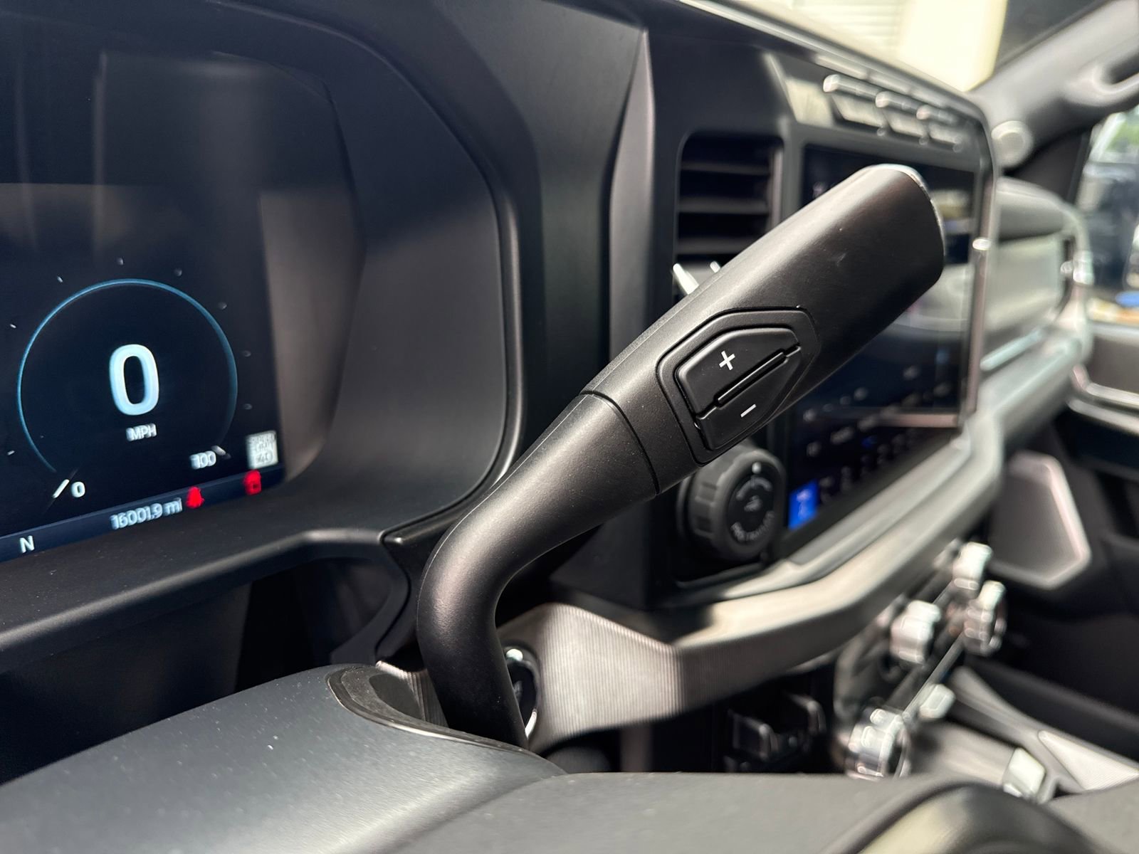 Certified 2024 Ford F350 Platinum w/ FX4 Off-Road Package image 24