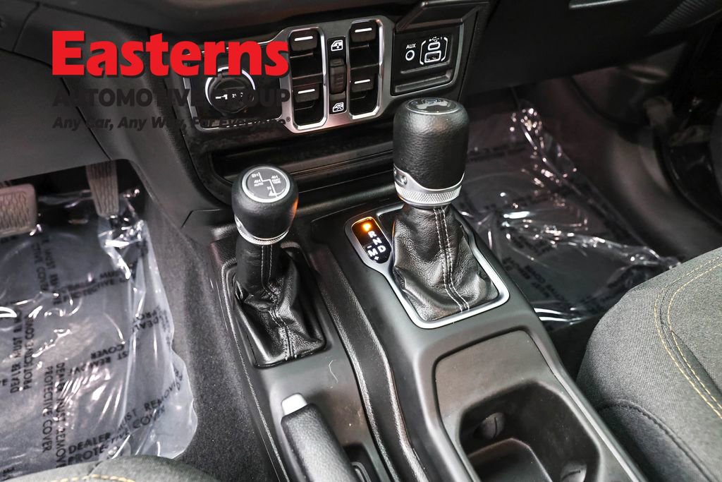 Used 2025 Jeep Wrangler Unlimited Sahara AWD/4WD image 13
