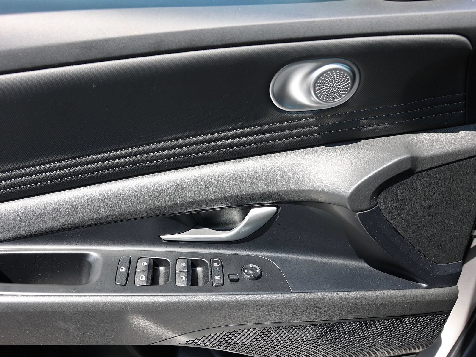 Certified 2025 Hyundai Elantra SEL FWD image 32