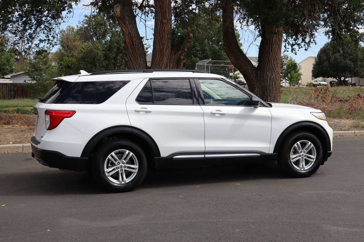 Used 2021 Ford Explorer XLT w/ Equipment Group 202A AWD/4WD image 4