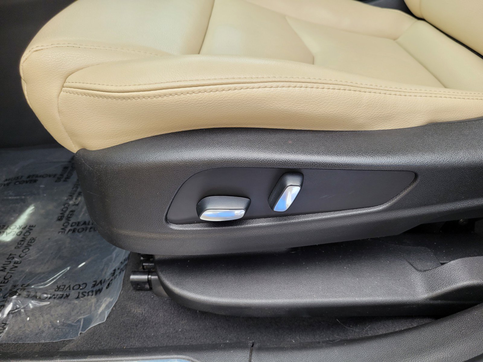 Used 2019 Cadillac XT5 FWD image 11