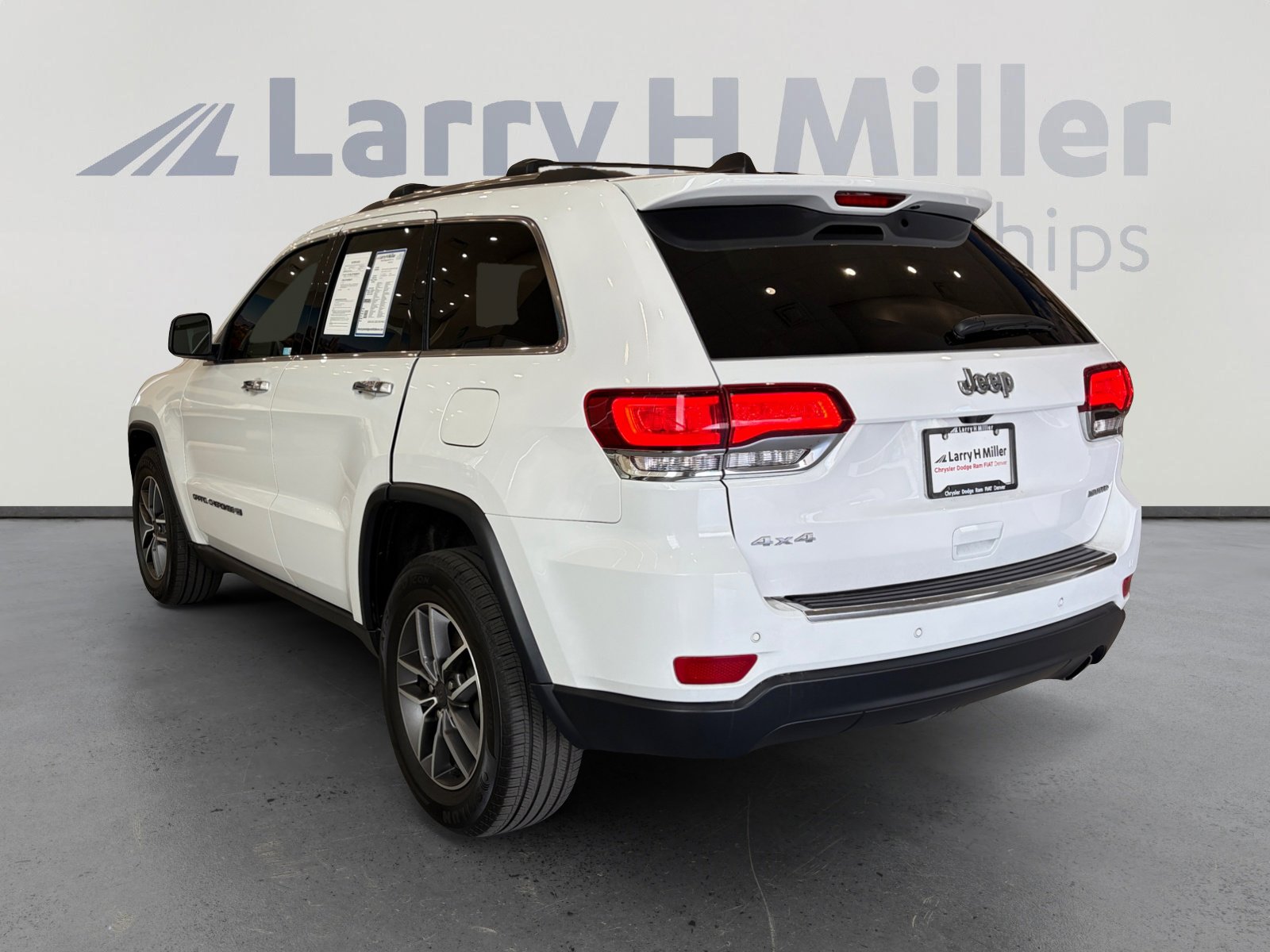 Used 2022 Jeep Grand Cherokee Limited image 3
