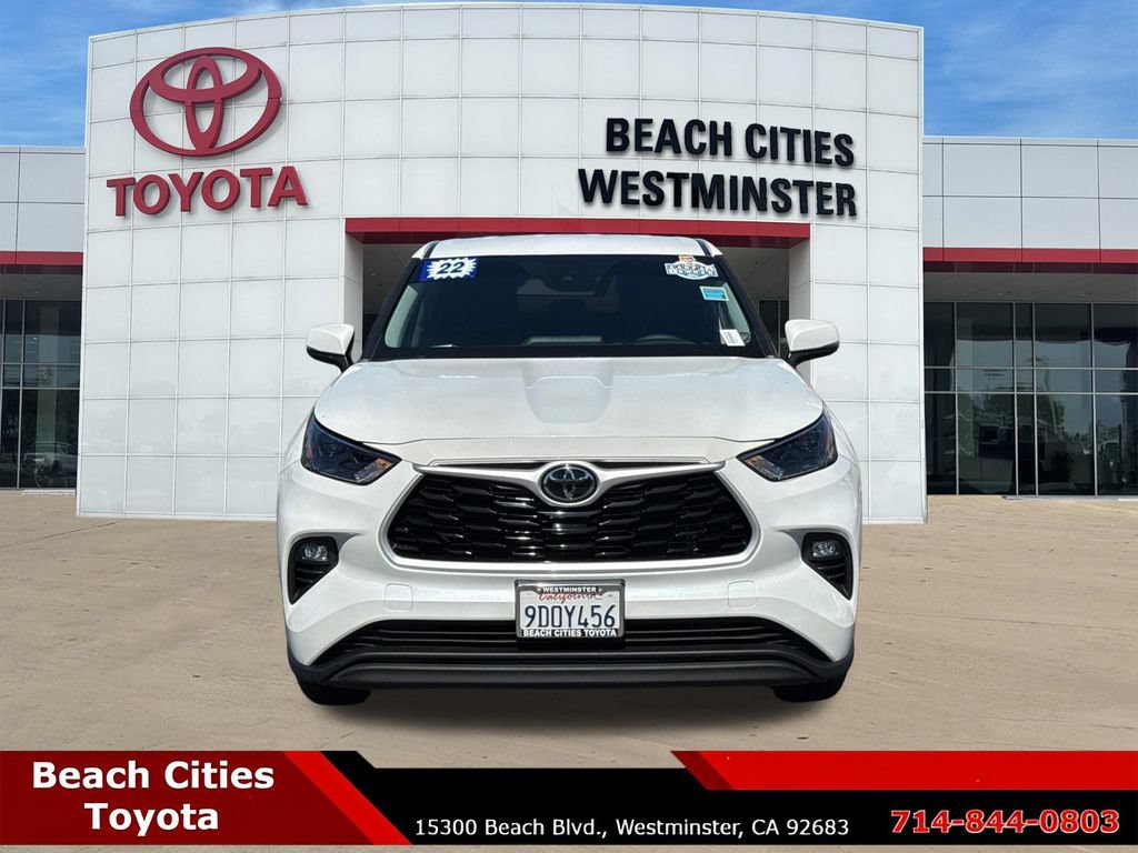 Used 2022 Toyota Highlander LE FWD image 4