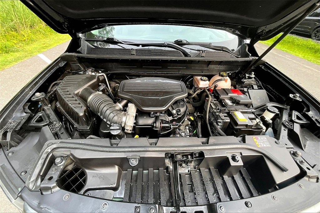 Used 2021 GMC Acadia AT4 w/ Technology Package image 30