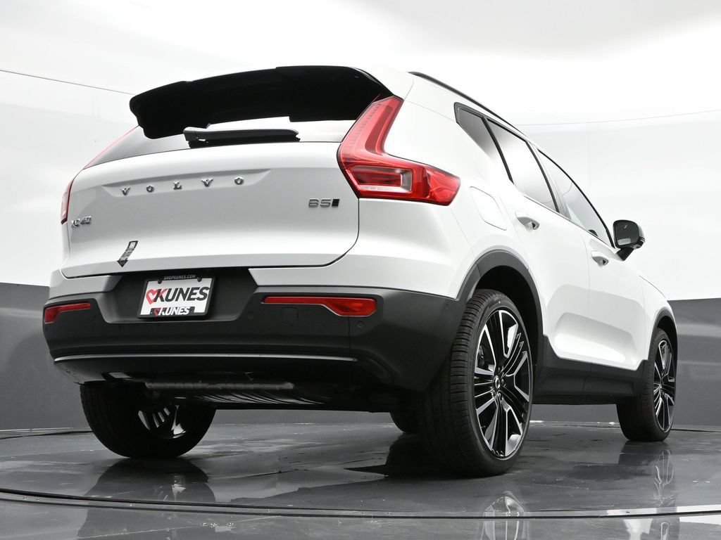 Used 2025 Volvo XC40 B5 Plus w/ Climate Package AWD/4WD image 38