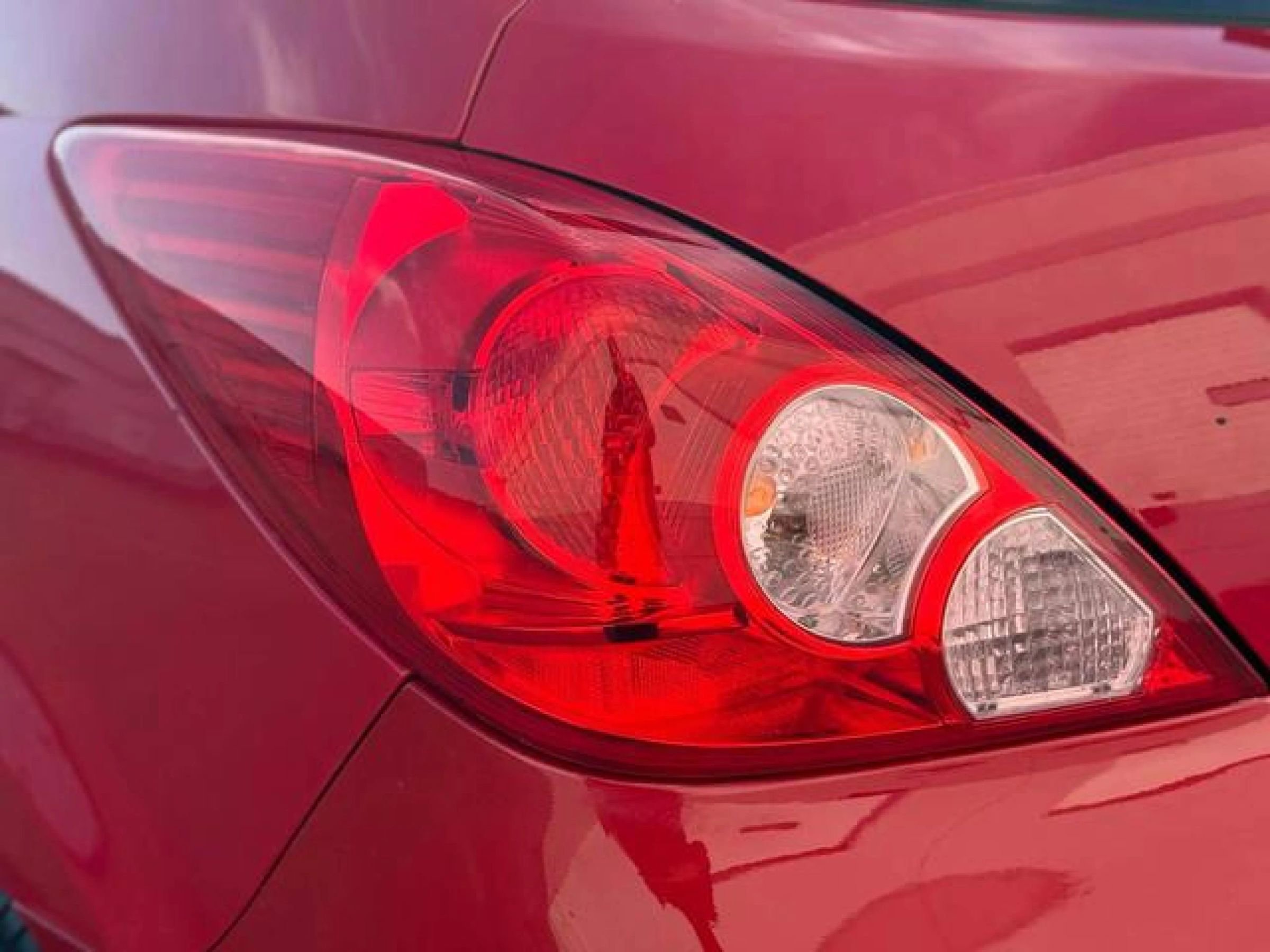 Used 2012 Nissan Versa Hatchback FWD image 17