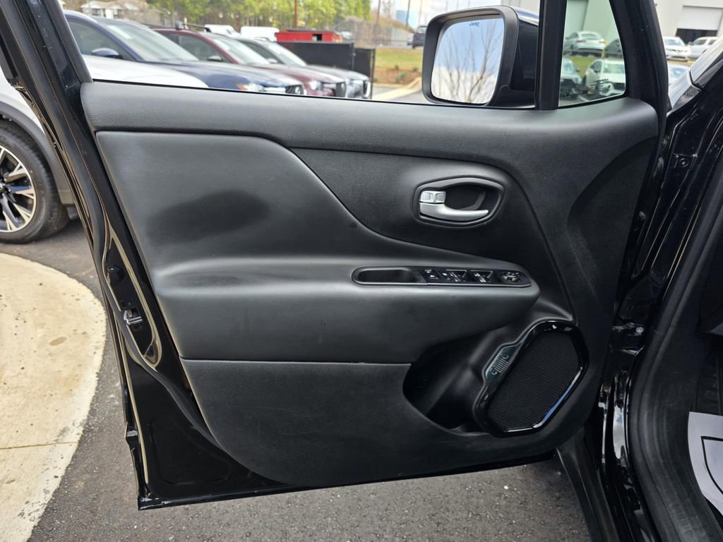 Used 2023 Jeep Renegade Altitude image 11