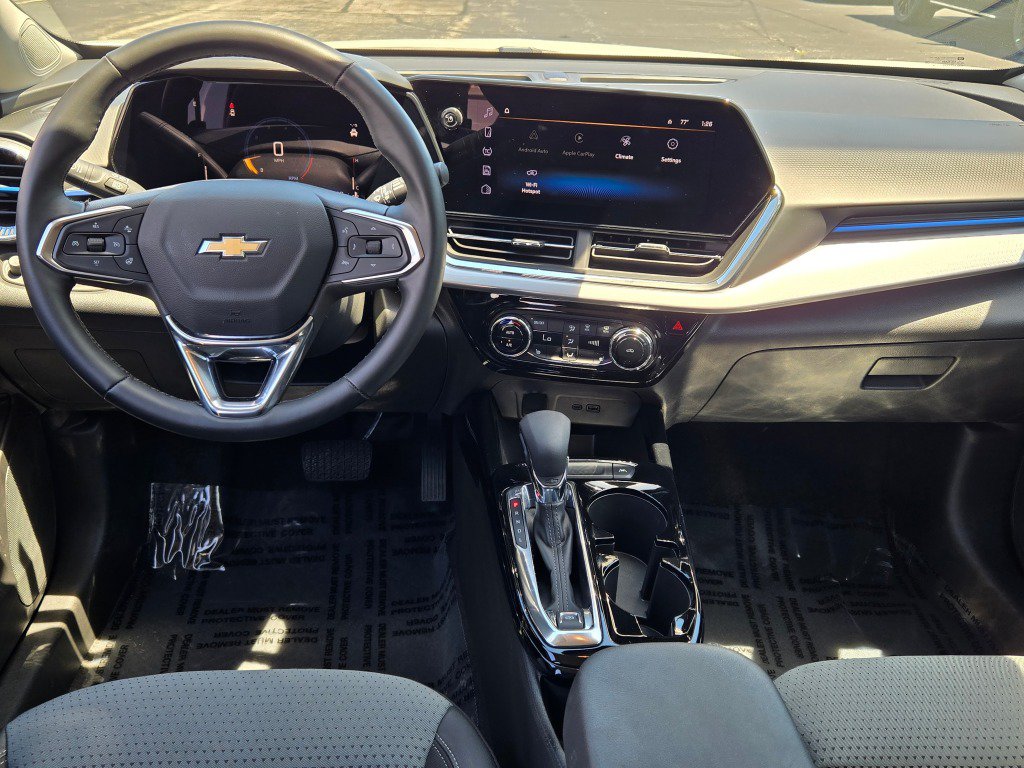 Certified 2025 Chevrolet Trax LT w/ LT Convenience Package FWD image 18