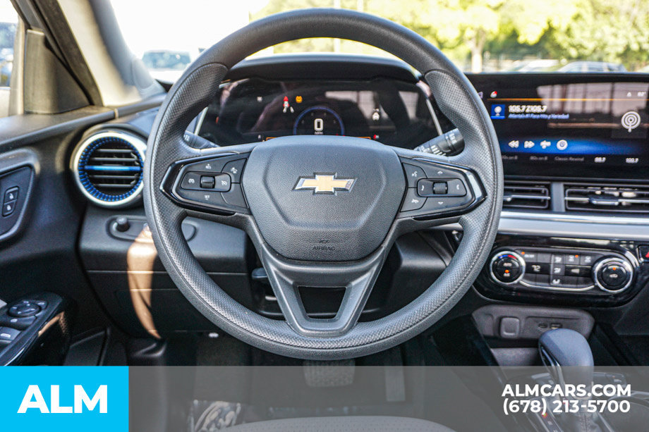 Used 2025 Chevrolet Trax LT FWD image 27