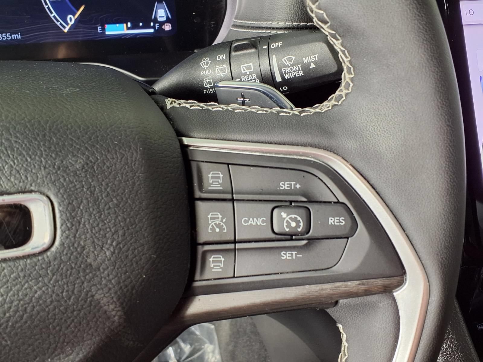 Used 2024 Jeep Grand Cherokee Limited AWD/4WD image 27