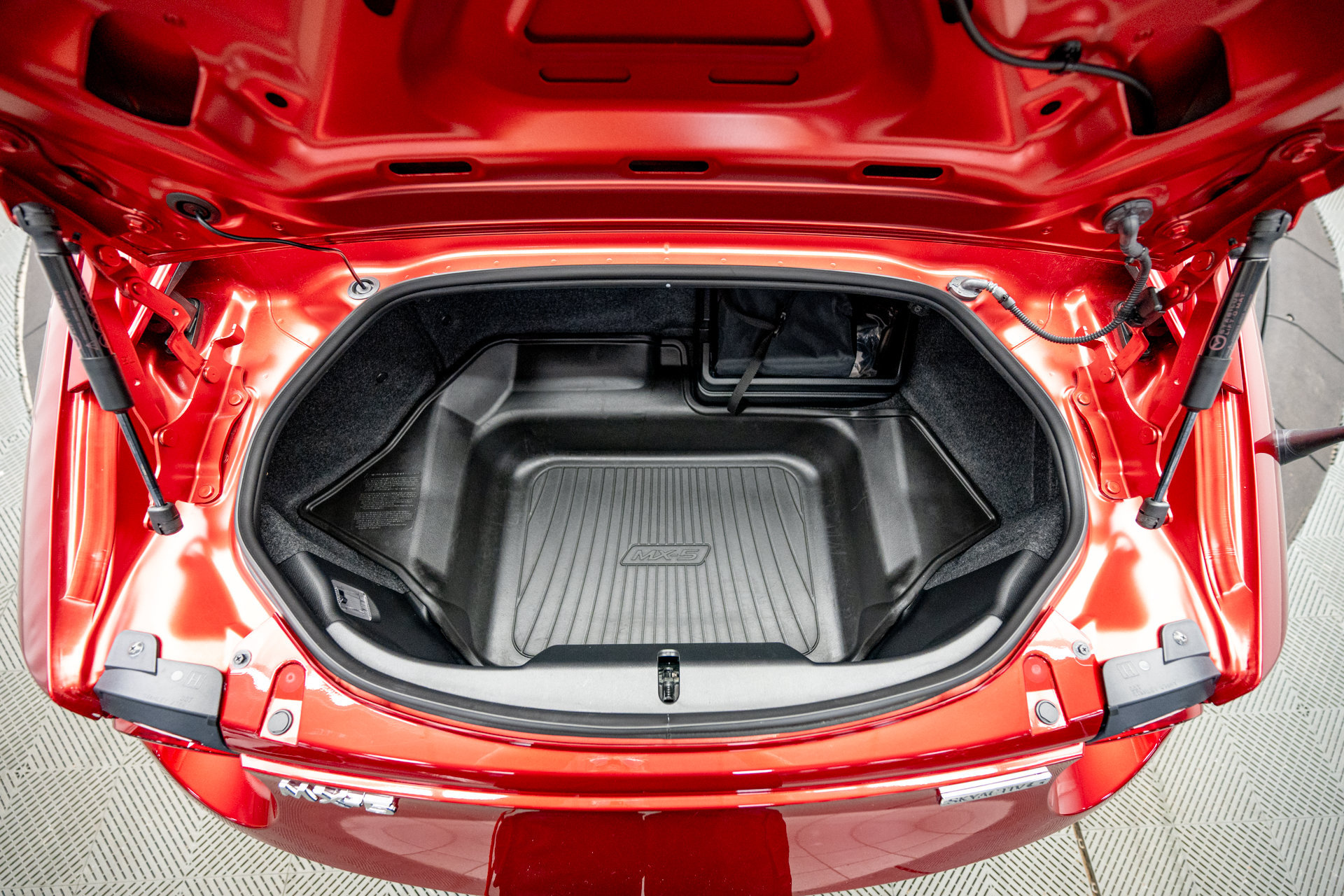 Used 2024 MAZDA MX-5 Miata RF Grand Touring RWD image 29