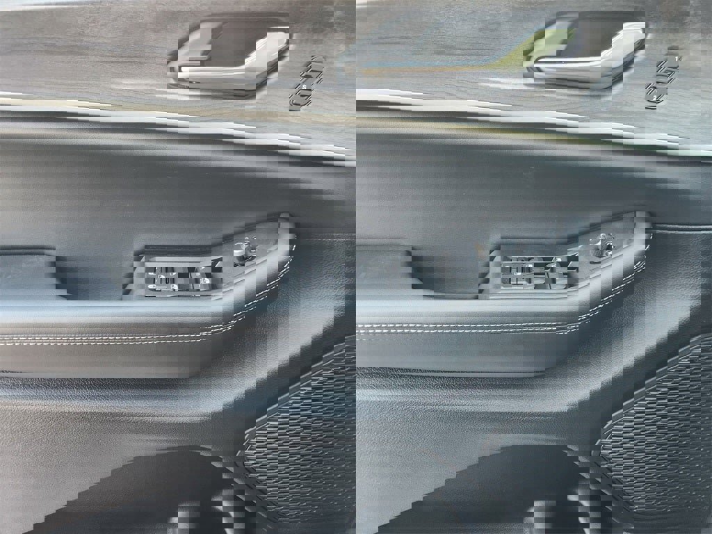 New 2025 Jeep Grand Cherokee Limited image 16