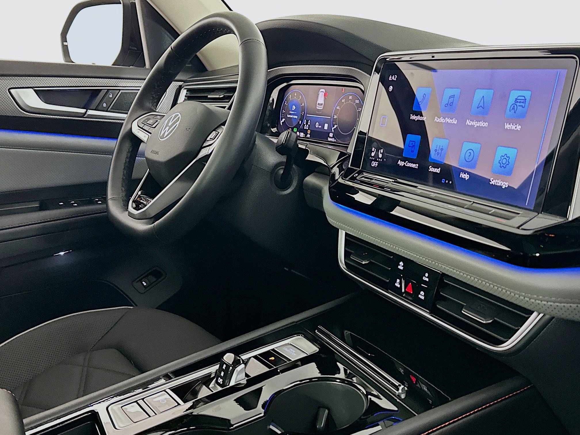 Used 2024 Volkswagen Atlas Peak Edition SEL image 32