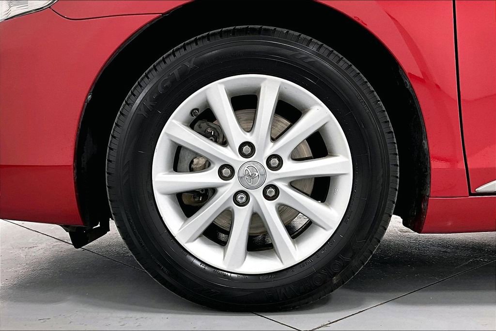 Used 2011 Toyota Camry XLE w/ XLE Extra-Value Pkg #2 image 11