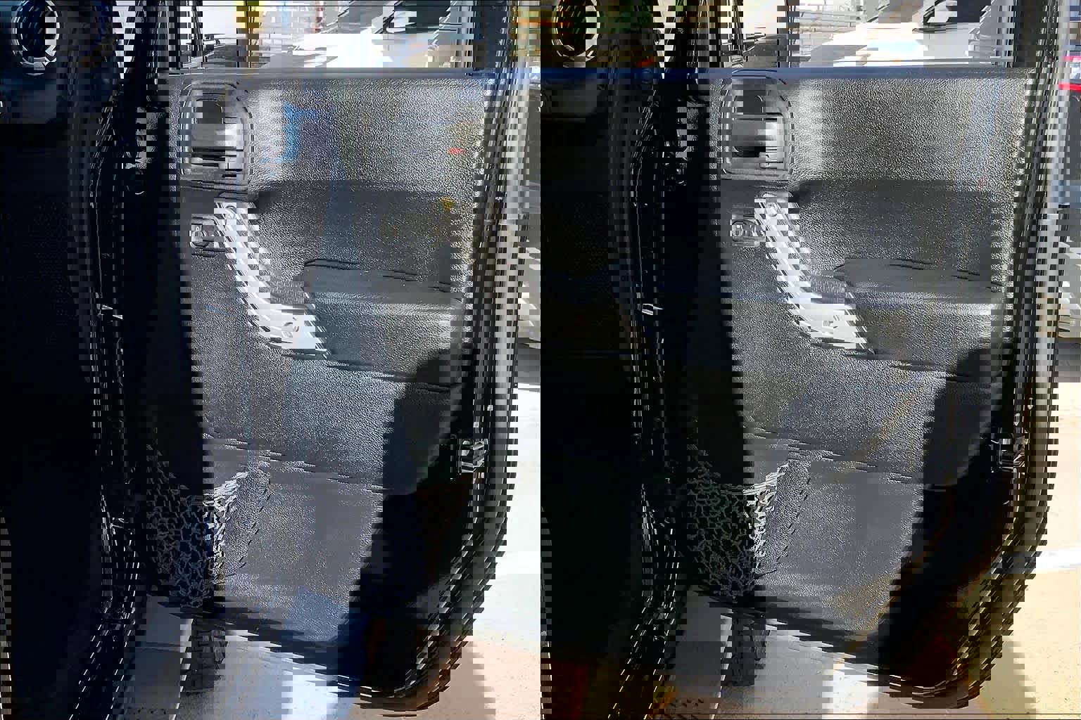 Used 2015 Jeep Wrangler Unlimited Sahara image 23